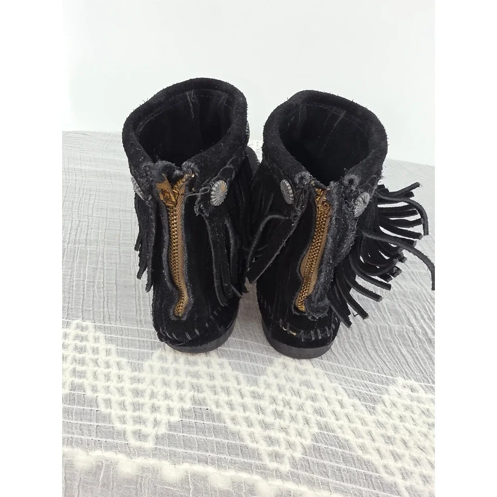 Minnetonka Womens Black Suede Fringe Ankle Boots Concho Back Zip Moccasin 299 9